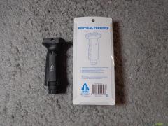 Leapers Ergonomic Ambidextrous Vertical Foregrip - Black UTG Leapers