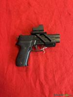 SIG-Sauer P226 9x19mm Parabellum/Luger/NATO