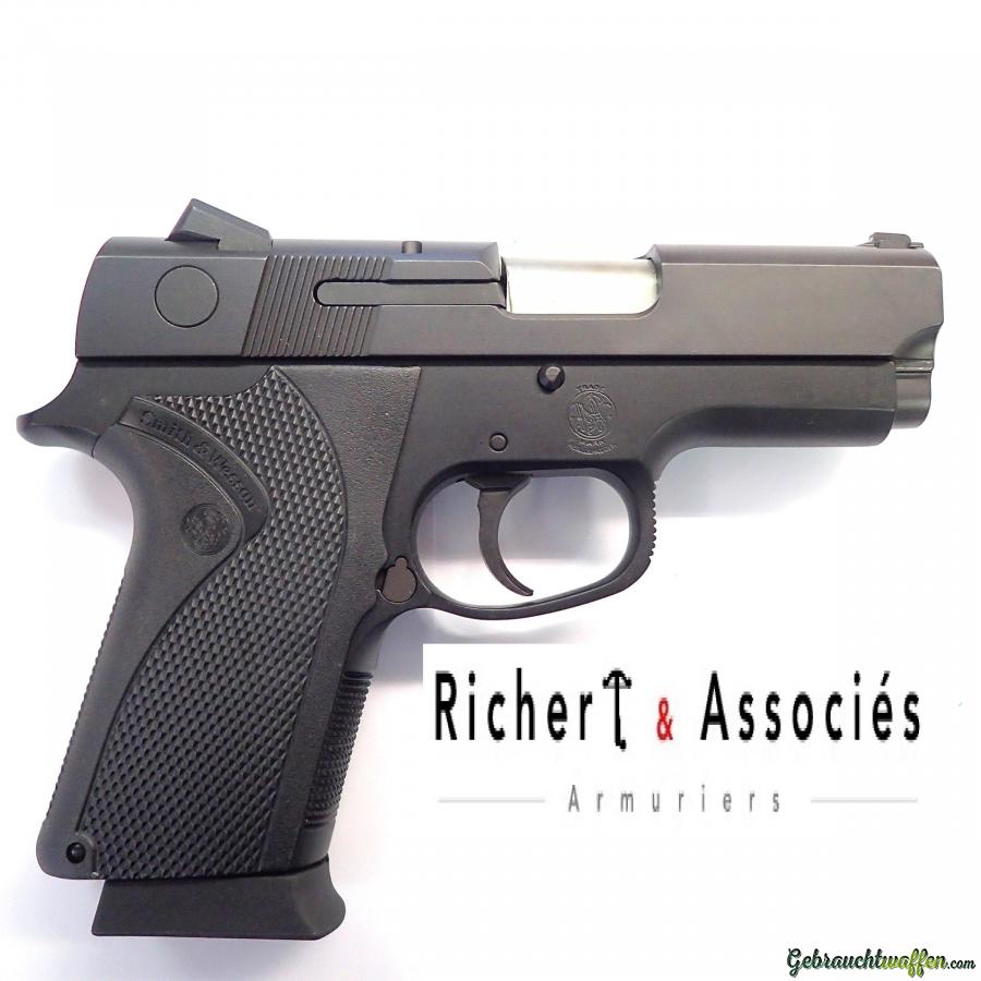 Smith & Wesson Model 4054 DAO .40S&W Smith & Wesson Model 4054 DAO .40S&W