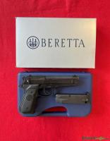 Beretta 92FS 9x19mm Parabellum/Luger/NATO