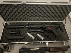 Gebrauchte Airsoft-Waffen – WE MP5 & M1A1 Thompson mit viel Zubehör