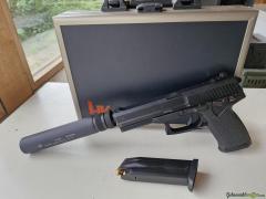 Heckler & Koch Mark 23 mit B&T MK23 Schalldämpfer