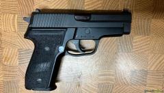 SIG-Sauer P228 9x19mm Parabellum/Luger/NATO