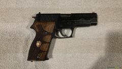 SIG-Sauer P220 / A75 9x19mm Parabellum/Luger/NATO