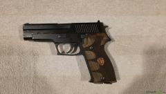 SIG-Sauer P220 / A75 9x19mm Parabellum/Luger/NATO