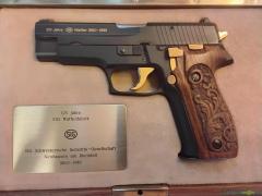 Jubiläumswaffen SIG P220 und P226