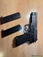 SIG-Sauer P220 9x19mm Parabellum/Luger/NATO