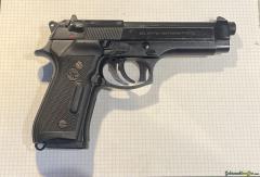 Beretta 92 Fs  9x19mm Parabellum/Luger/NATO