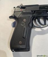 Beretta 92 Fs  9x19mm Parabellum/Luger/NATO