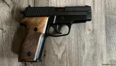 SIG-Sauer P228 9x19mm Parabellum/Luger/NATO