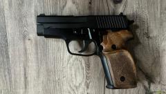 SIG-Sauer P228 9x19mm Parabellum/Luger/NATO