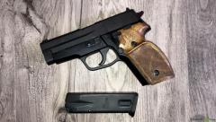 SIG-Sauer P228 9x19mm Parabellum/Luger/NATO