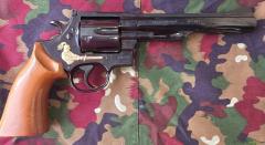 Revolver High Standard Crusader zu verkaufen