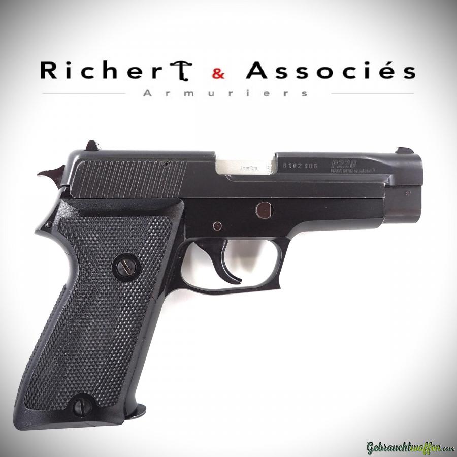SIG-Sauer Model P220 1st Gen cal. 9mmP (1976) SIG-Sauer Model P220 1st Gen cal. 9mmP (1976)