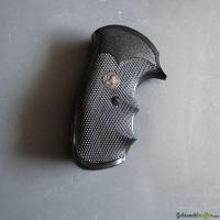 Pachmayr Smith and Wesson J-Frame Round Butt Griff