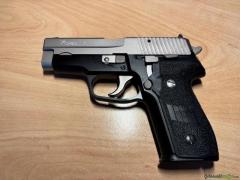 SIG-Sauer P228 9x19mm Parabellum/Luger/NATO