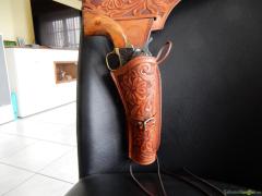 Revolverholster mit Deckomunition