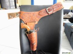 Revolverholster mit Dekomunition