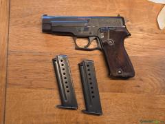 SIG-Sauer P220 9x19mm Parabellum/Luger/NATO