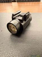 LED-Waffenlampe Nitecore NPL30 - 1200 Lumen