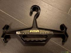 Cintre pour porte plaque