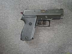 SIG-Sauer P225 9x19mm Parabellum/Luger/NATO