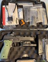 Sig Sauer P320 AXG PRO 9mm + Surefire X300 + EOTech EFLX Red Dot