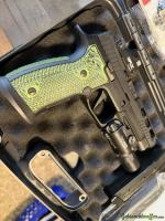 Sig Sauer P320 AXG PRO 9mm + Surefire X300 + EOTech EFLX Red Dot