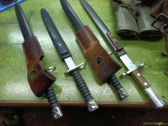 4 Bajonette zu Karabiner und Sturmgewehr