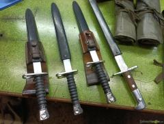 4 Bajonette zu Karabiner und Sturmgewehr