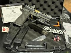 SIG SAUER P320 SPECTRE COMP 9mm + EO Tech + Surefire X 300 + Magazin
