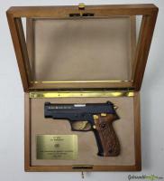 SIG P226 125-jähriges Jubiläum und SIG P220 Jahre SIG Firearms 1860–1985