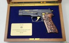 SIG P226 125-jähriges Jubiläum und SIG P220 Jahre SIG Firearms 1860–1985