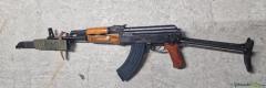halbautomatisches Gewehr Romarm akms-47 mit Klappschaft und Bajonett