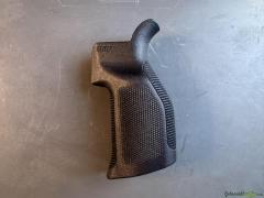 Driven Arms Co / MKM Beavertail Vertical Crossover Grip (VCG-L) AR-15