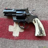 Griffschalen aus Hirschhorn für Colt Python der Marke Ajax