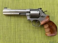 Smith & Wesson 44 Magnum 9mm Winchester Magnum