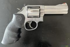 Smith & Wesson 686-4 .357 Magnum / 9x31mmR /.353 Casull