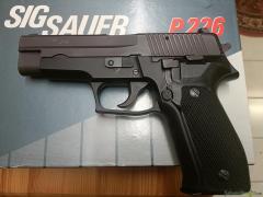 SIG-Sauer P226 9x19mm Parabellum/Luger/NATO
