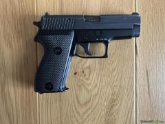 SIG-Sauer P225 9x19mm Parabellum/Luger/NATO