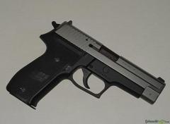 SIG-Sauer P226 9x19mm Parabellum/Luger/NATO