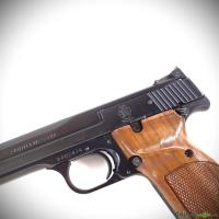 Smith & Wesson Model 41 ''The .22 Rimfire Target Pistol'' cal .22LR (1978)