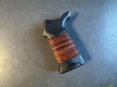 Hera Arms H15GL — AR15/AR10 Pistolengriff aus naturbelassenem Leder, braun