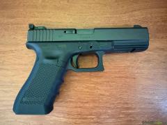 Glock 17 (Gen. 4) mit verstellbarem Tritium Visier, 4 Magazinen und Holster