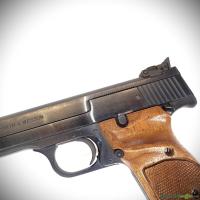 Smith & Wesson Model 41 ''The .22 Rimfire Target Pistol'' cal .22LR (1981)