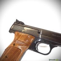 Smith & Wesson Model 41 ''The .22 Rimfire Target Pistol'' cal .22LR (1981)