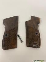 Griffschalen für SIG 210 neu
