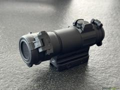 Aimpoint Comp M4s mit Corvus Defensio und B&T Schnellmontage.