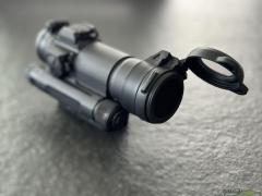 Aimpoint Comp M4s mit Corvus Defensio und B&T Schnellmontage.