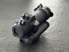 Aimpoint Comp M4s mit Corvus Defensio und B&T Schnellmontage.